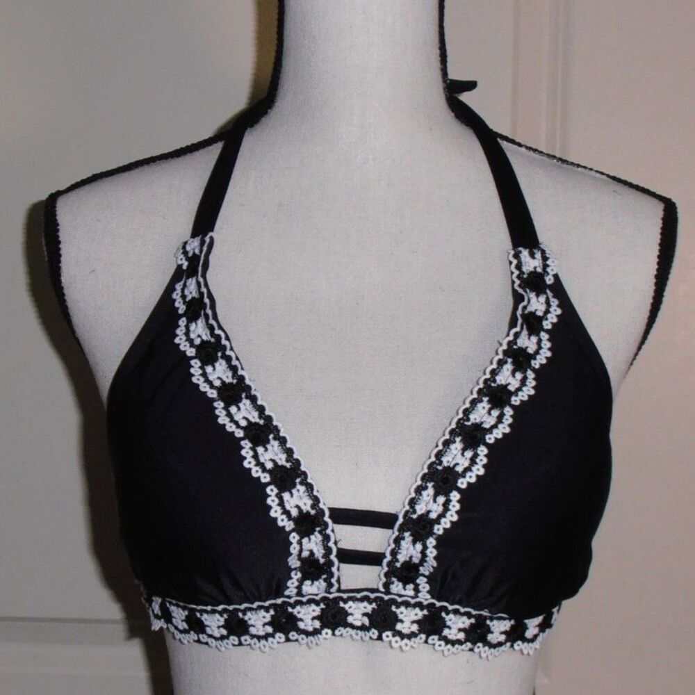 🟢 Kona Sol Black Embroidered Triangle Bikini Top – Size S